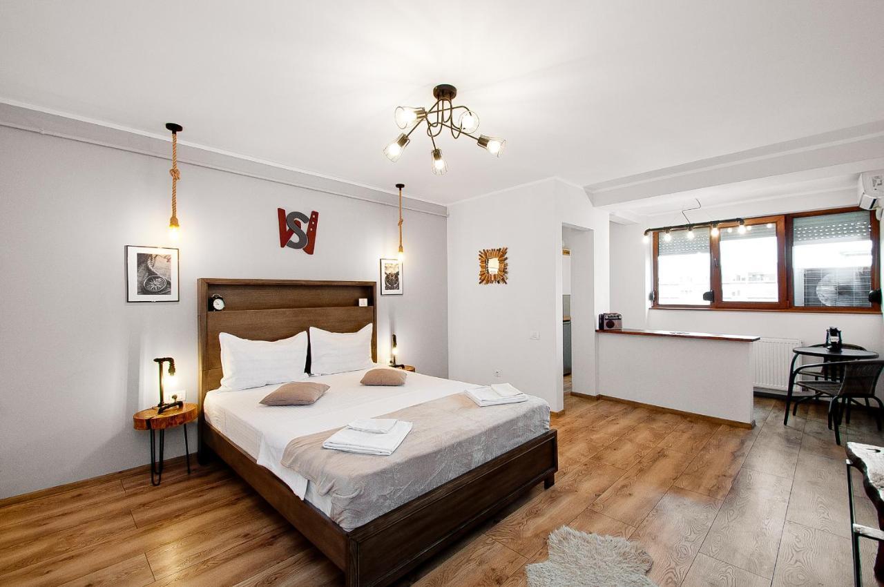 Wood&Steel Apartment Galaţi Buitenkant foto